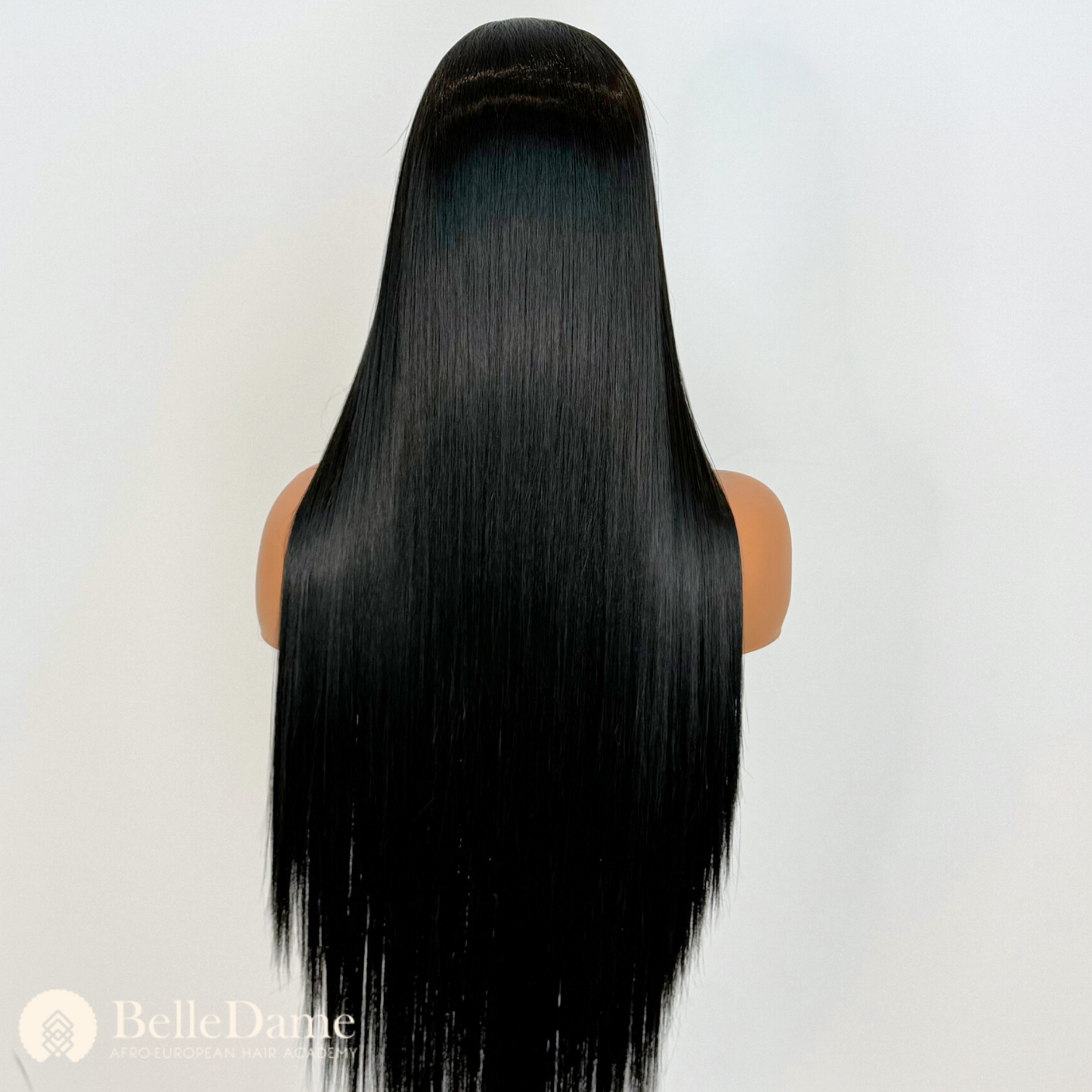 S40 - Peluca Seminatural Lisa Negra, con frontal de oreja a oreja patida raya libre