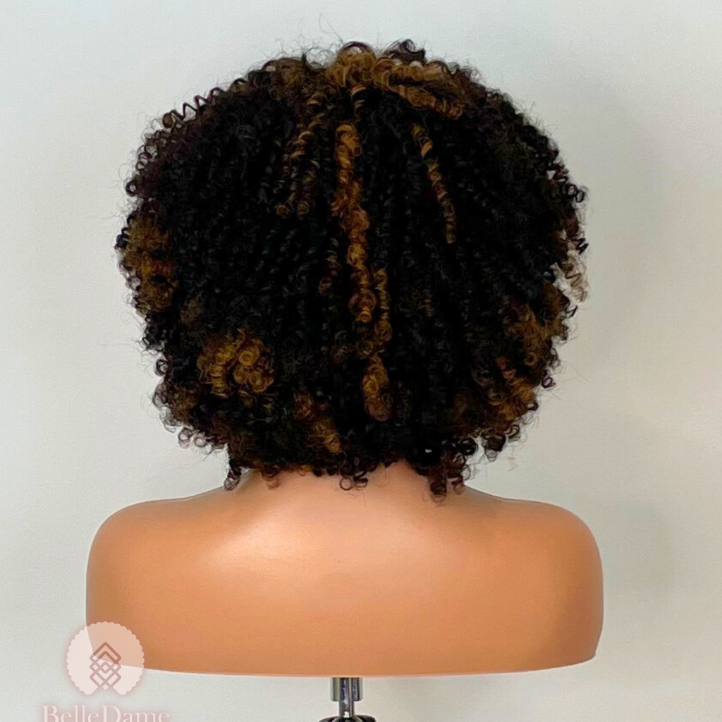 N21 - Peluca 100% Pelo Natural Rizada Castaño oscuro con mechas con Flequillo