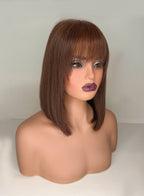 Peluca Cobrizo Natural con Flequillo — Versatilidad y Elegancia