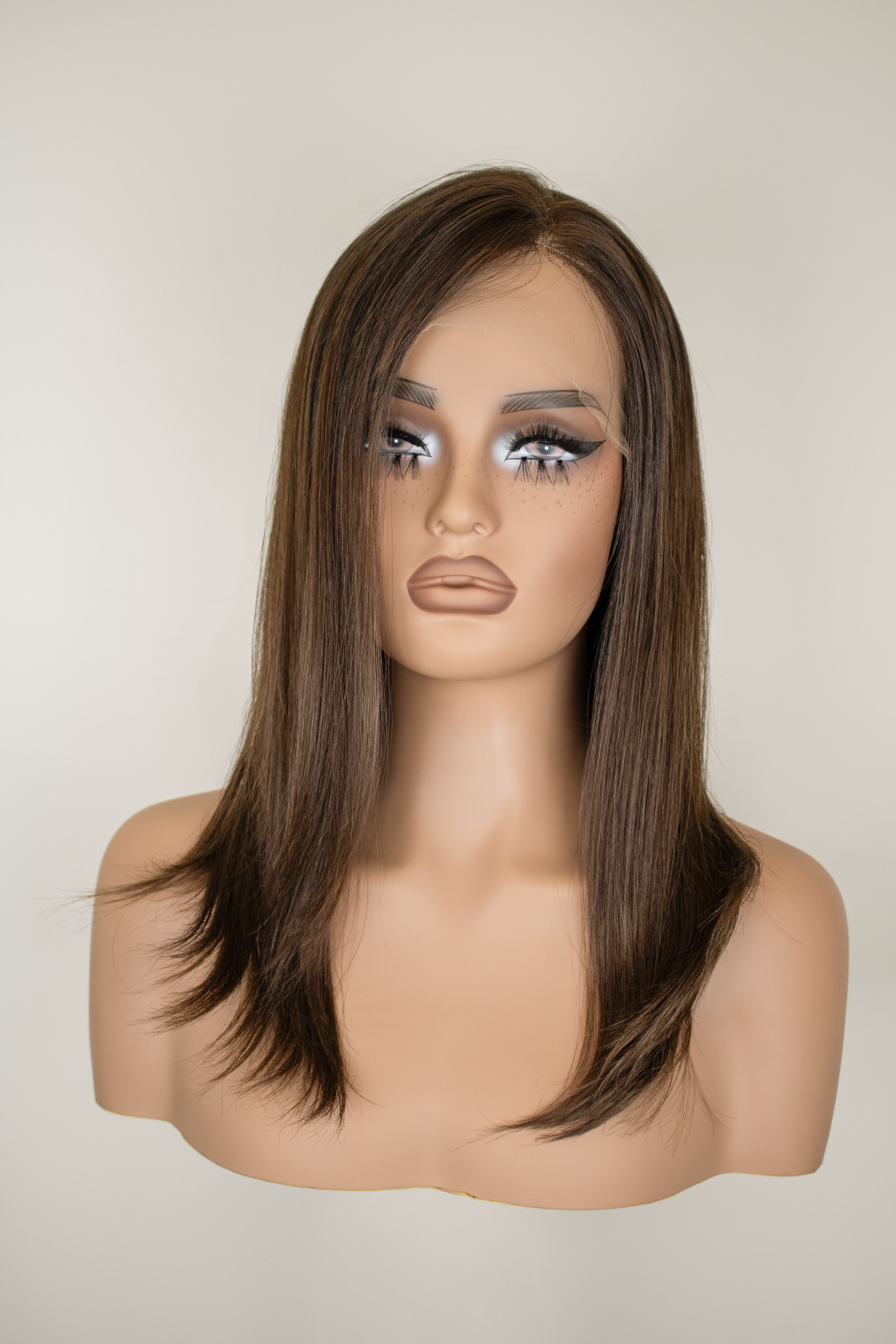 Selene – Belleza lisa, natural y sofisticada