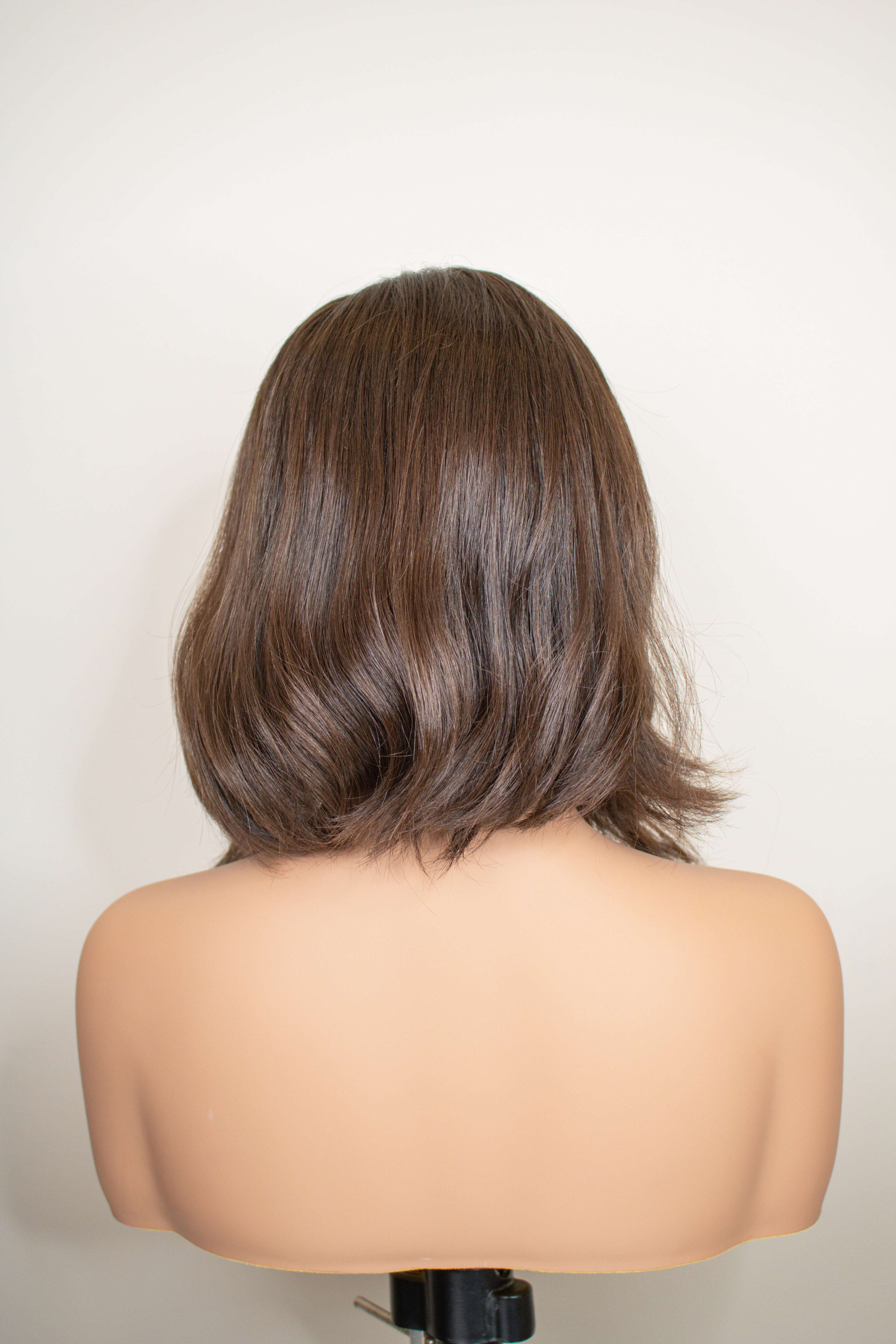 Peluca natural castaño claro