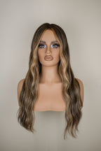 Peluca sintetica luz dorada