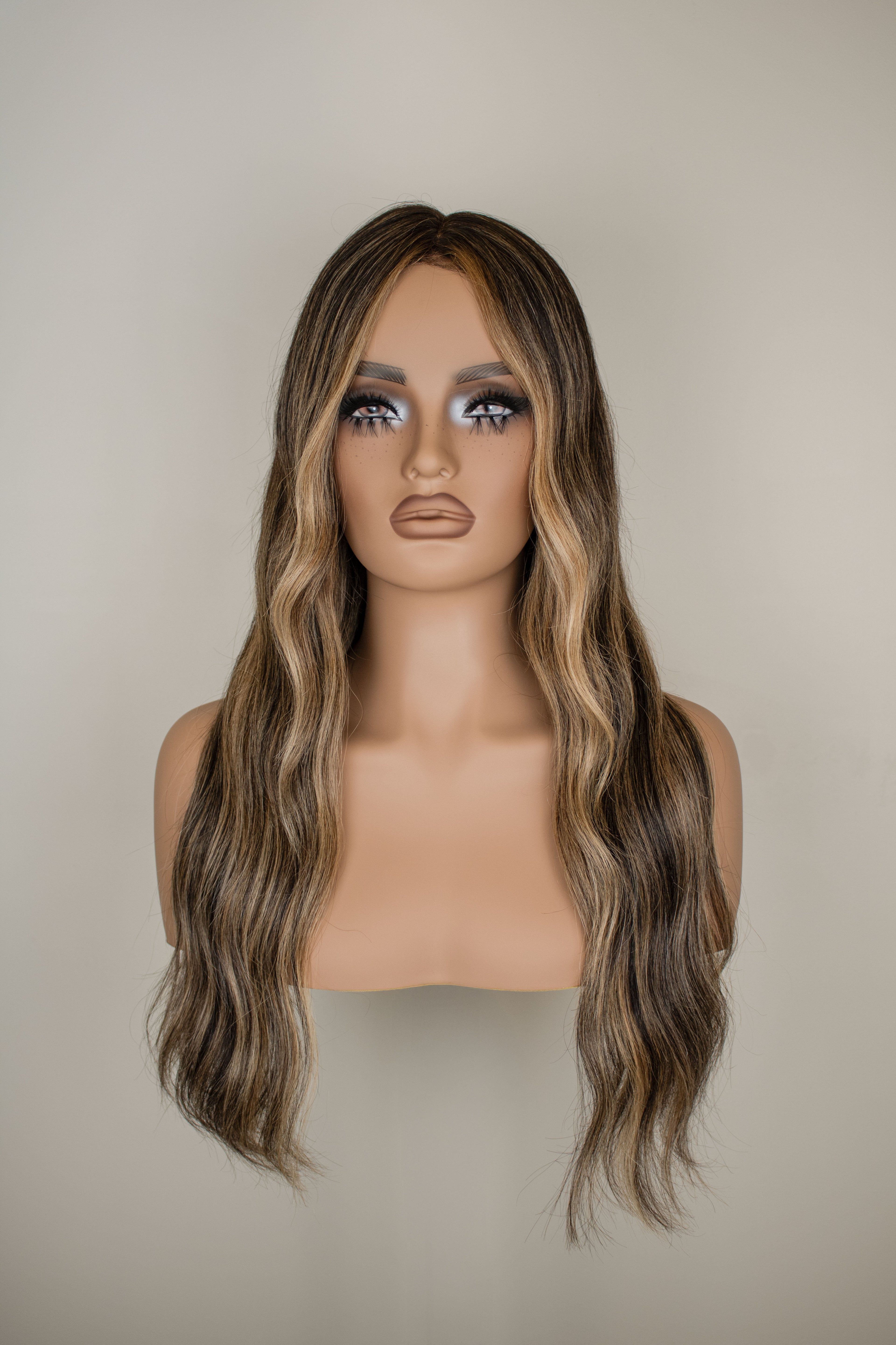 Peluca sintetica luz dorada